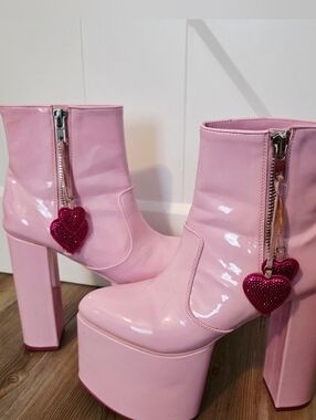 Sugar Thrillz Dolls Kill Pretty Heartstomper Pink Boots Size 9 used